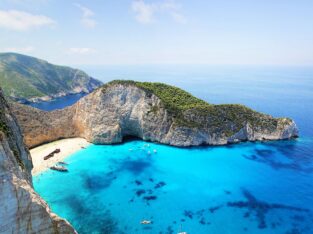 Secluded beach Island holidays to Greece