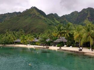 Hilton Moorea Hotel beach, Tahiti