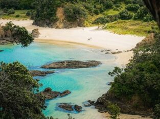 Matapouri Tutukaka Coast New Zealand by Josua Glaesner