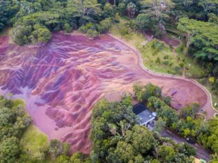 Mauritius, Seven Coloured Earths