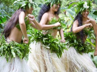 Tahitian dancers